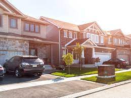 Toronto Police ਦੀ Shocking Advice: ਚੋਰਾਂ ਨਾਲ ਟਕਰਾਅ ਤੋਂ ਬਚਣ ਲਈ Front Door ‘ਤੇ ਛੱਡੋ Car Keys