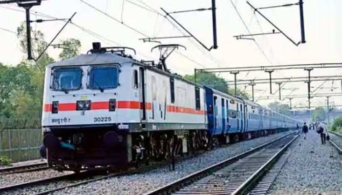 Calgary- Train ਦੀ ਲਪੇਟ ‘ਚ ਆਇਆ ਨੌਜਵਾਨ! ਹਾਲਤ  ਗੰਭੀਰ