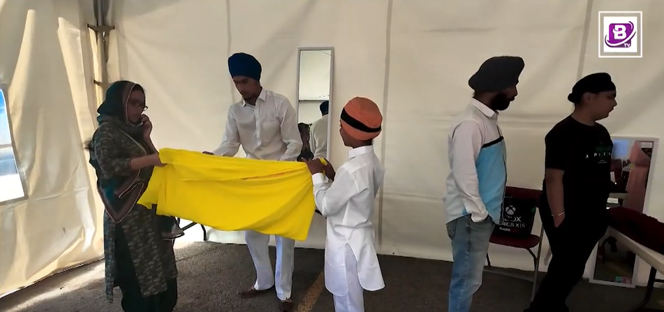 Dashmesh culture Center calgary Gurdwara Sahib Organized Stampede Breakfast Langar !! ਵਰਤਾਏ ਗਏ ਪਰੌਂਠੇ !