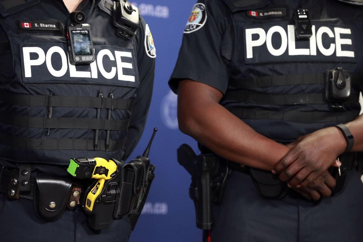 Toronto Police Officer ਦੀ ਨਾਗਰਿਕ ਨੂੰ middle Finger ਦਿਖਾਉਂਦੀ ਵੀਡਿਓ, ਪੁਲਿਸ ਕਰ ਰਹੀ ਜਾਂਚ