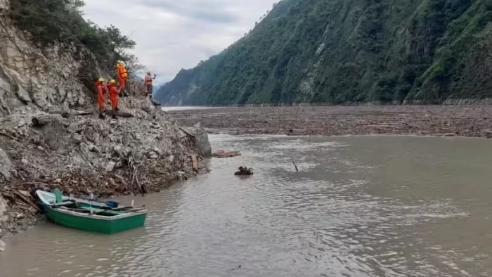 ਹਿਮਾਚਲ ‘ਚ ਬੱਦਲ ਫਟਣ, floods ਤੇ landslides ਕਾਰਨ 31 ਲੋਕਾਂ ਦੀ ਮੌਤ